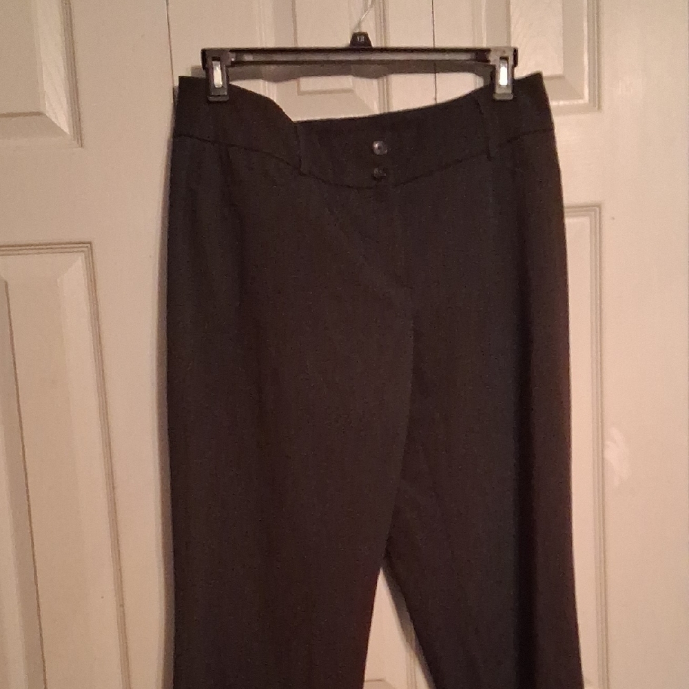 Classic Straight-Leg Dress Pants in Black